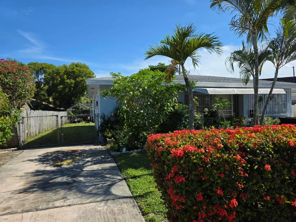 528 49th Street West Palm Beach FL 33407