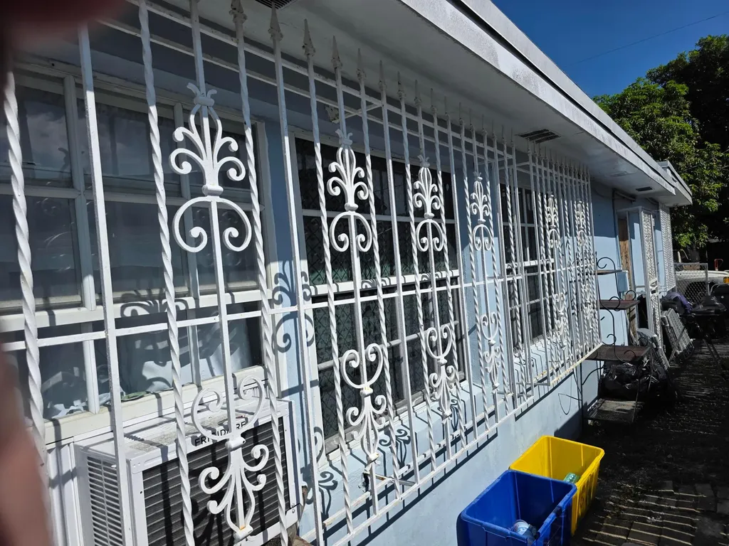528 49th Street West Palm Beach FL 33407