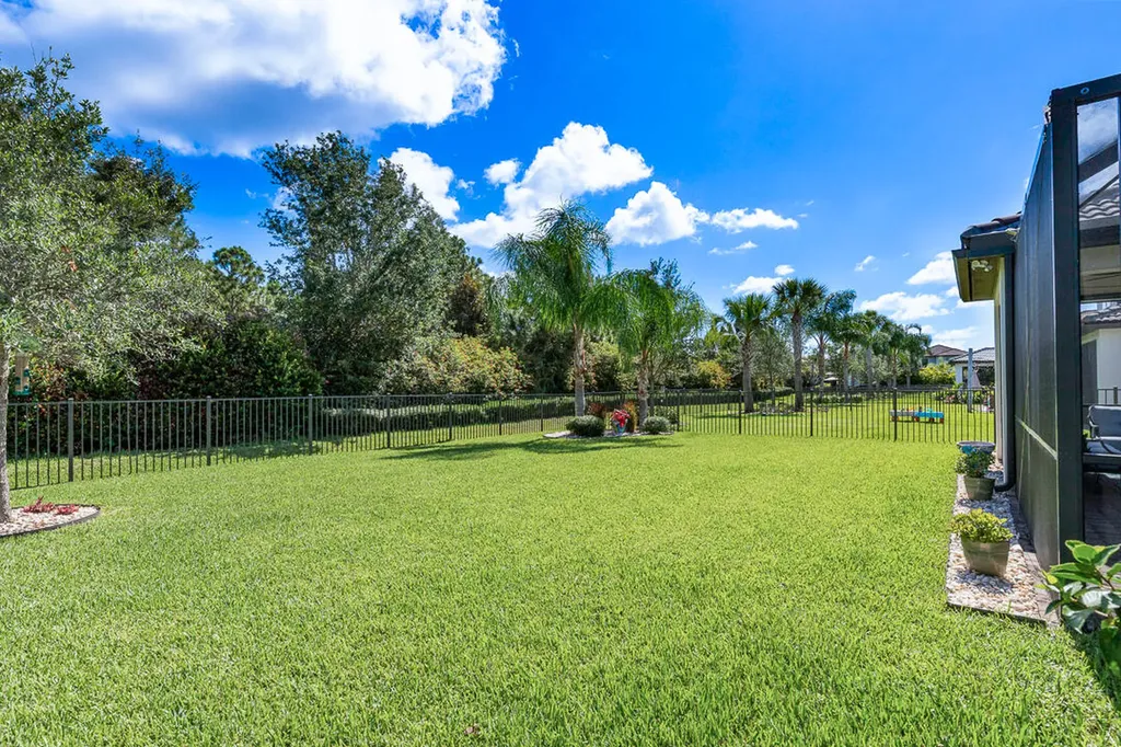 827 SE Villandry Way Port St Lucie FL 34984