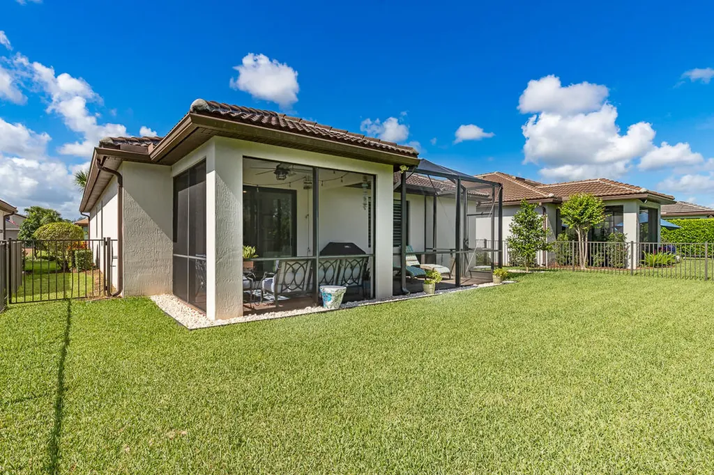 827 SE Villandry Way Port St Lucie FL 34984