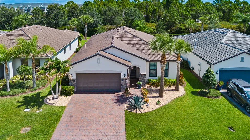 827 SE Villandry Way Port St Lucie FL 34984