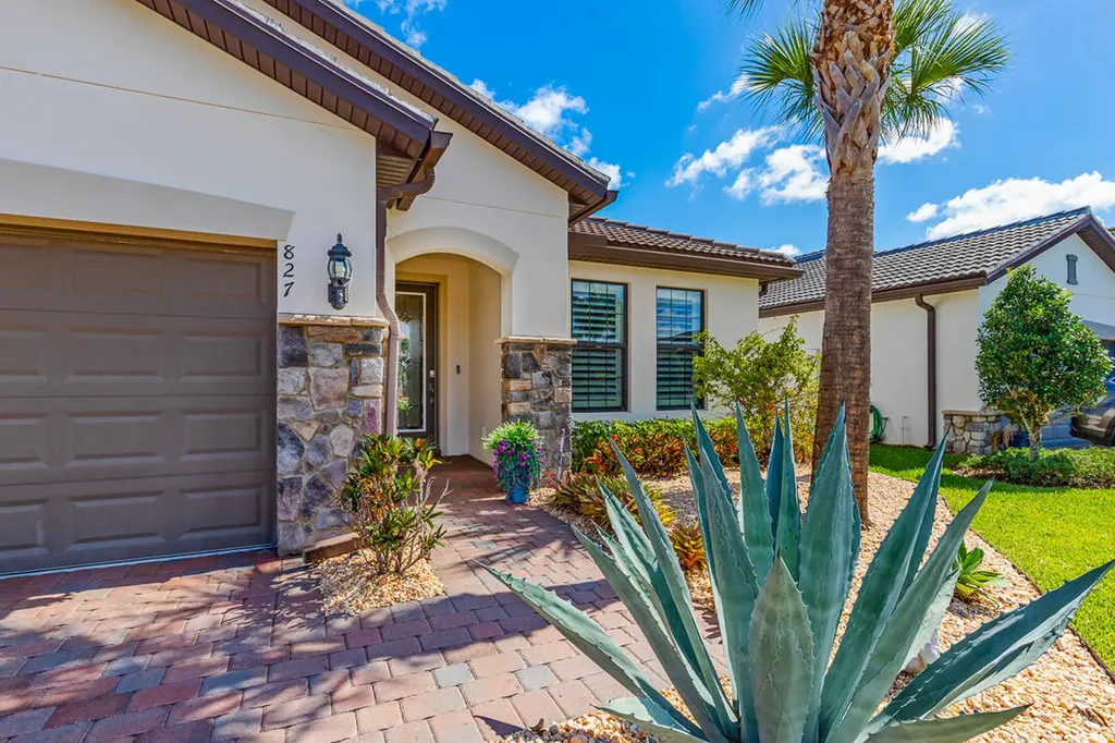 827 SE Villandry Way Port St Lucie FL 34984