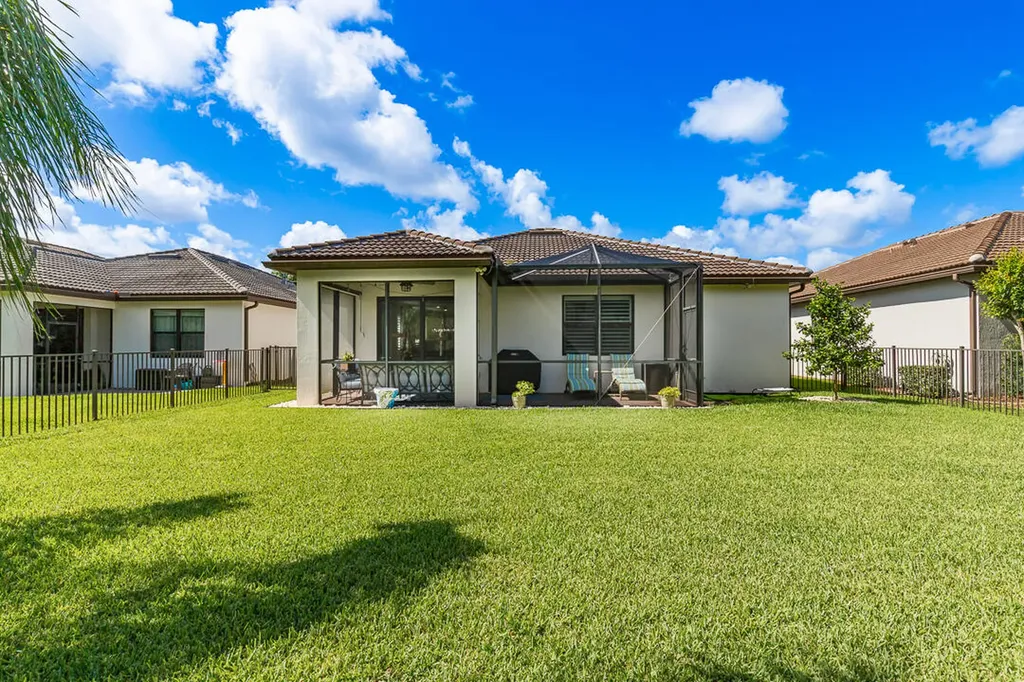827 SE Villandry Way Port St Lucie FL 34984