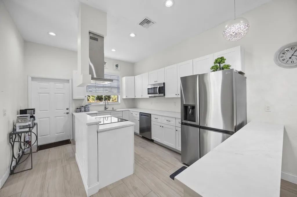 6934 Grapeview Boulevard Loxahatchee FL 33470
