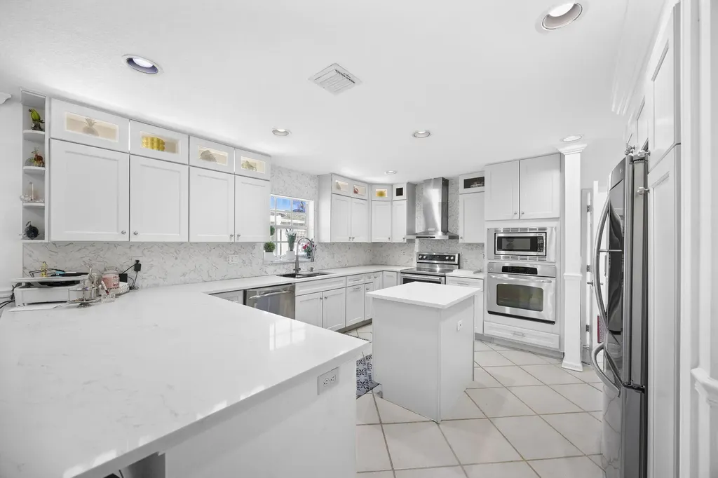 6934 Grapeview Boulevard Loxahatchee FL 33470