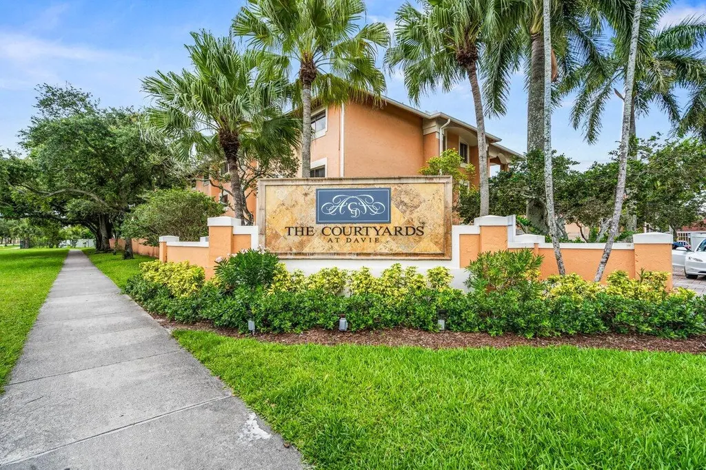 6900 SW 39th Street Davie FL 33314