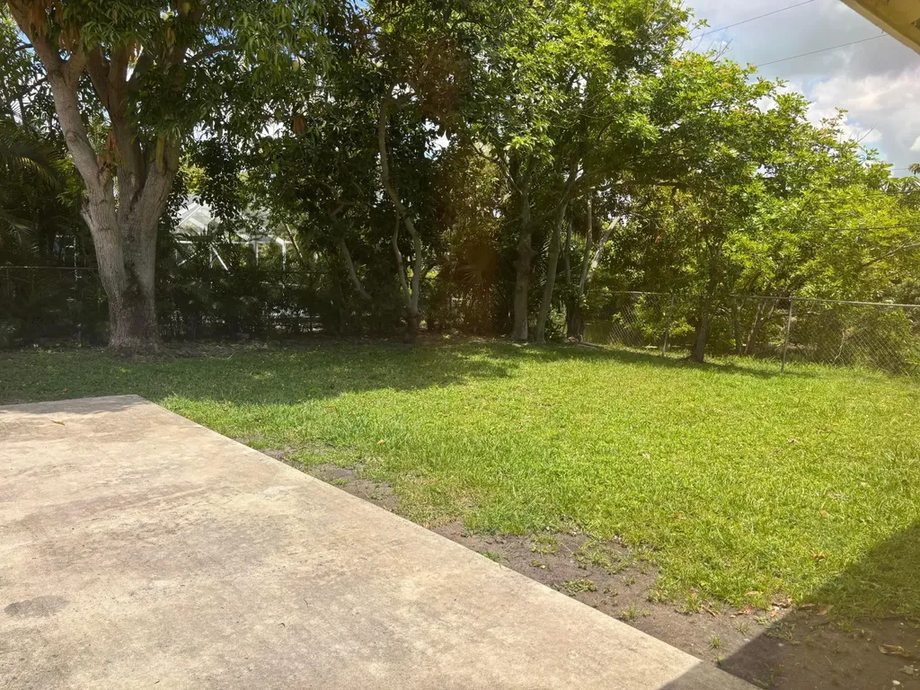 1563 40th Street West Palm Beach FL 33407