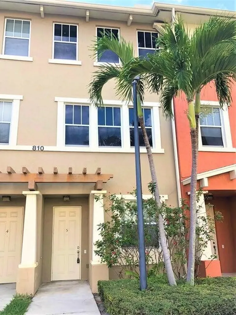810 Marina Del Ray Lane West Palm Beach FL 33401