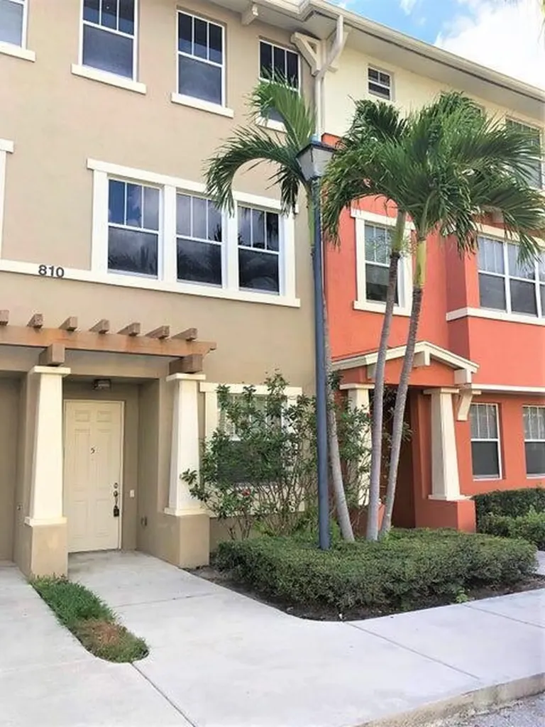 810 Marina Del Ray Lane West Palm Beach FL 33401