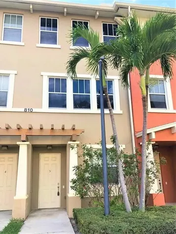 810 Marina Del Ray Lane West Palm Beach FL 33401