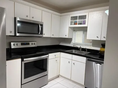 9820 S Hollybrook Lake Drive Pembroke Pines FL 33025