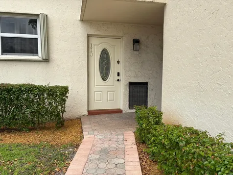 9820 S Hollybrook Lake Drive Pembroke Pines FL 33025
