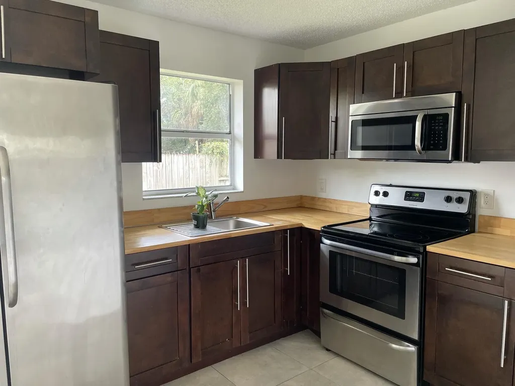 1990 SW 9th Street Fort Lauderdale FL 33312
