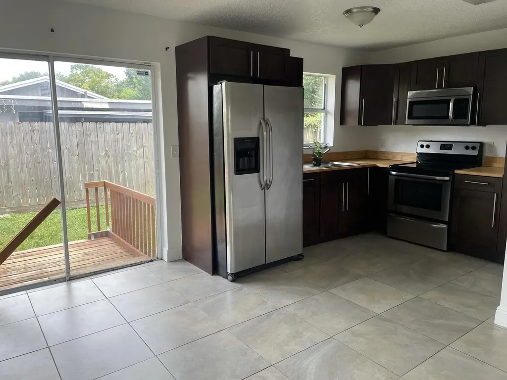 1990 SW 9th Street Fort Lauderdale FL 33312