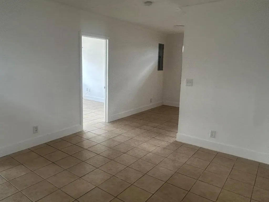 1528 S Avenue Riviera Beach FL 33404