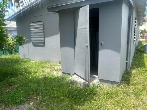 1528 S Avenue Riviera Beach FL 33404