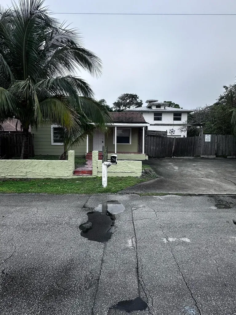 130 NE 4th Avenue Boynton Beach FL 33435