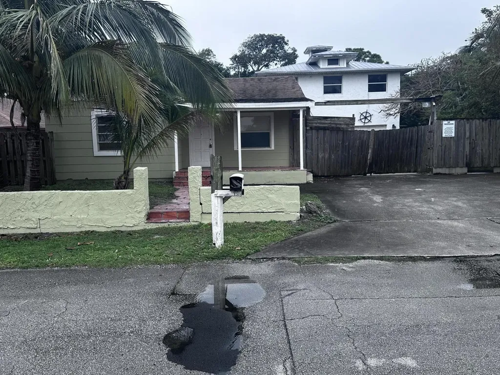 130 NE 4th Avenue Boynton Beach FL 33435