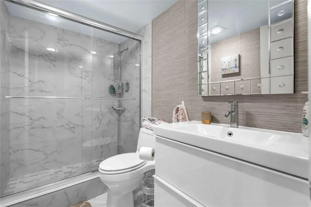 400 Oaks Lane Pompano Beach FL 33069