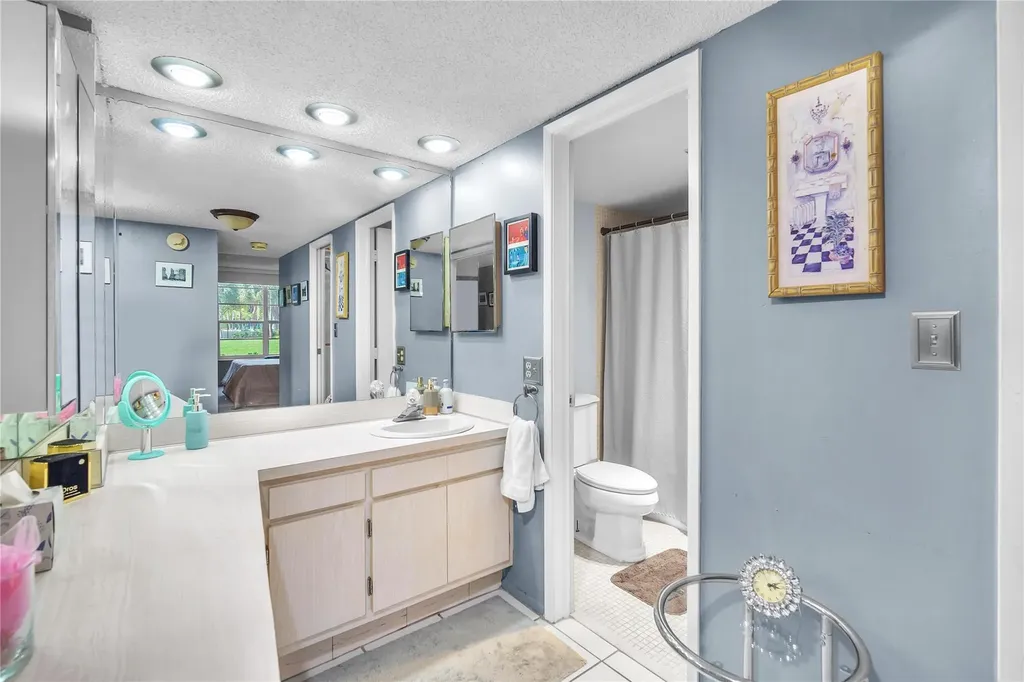 400 Oaks Lane Pompano Beach FL 33069