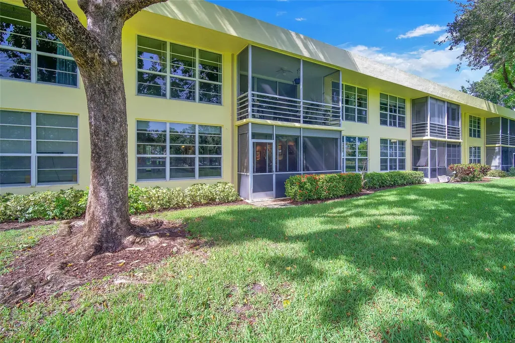 400 Oaks Lane Pompano Beach FL 33069