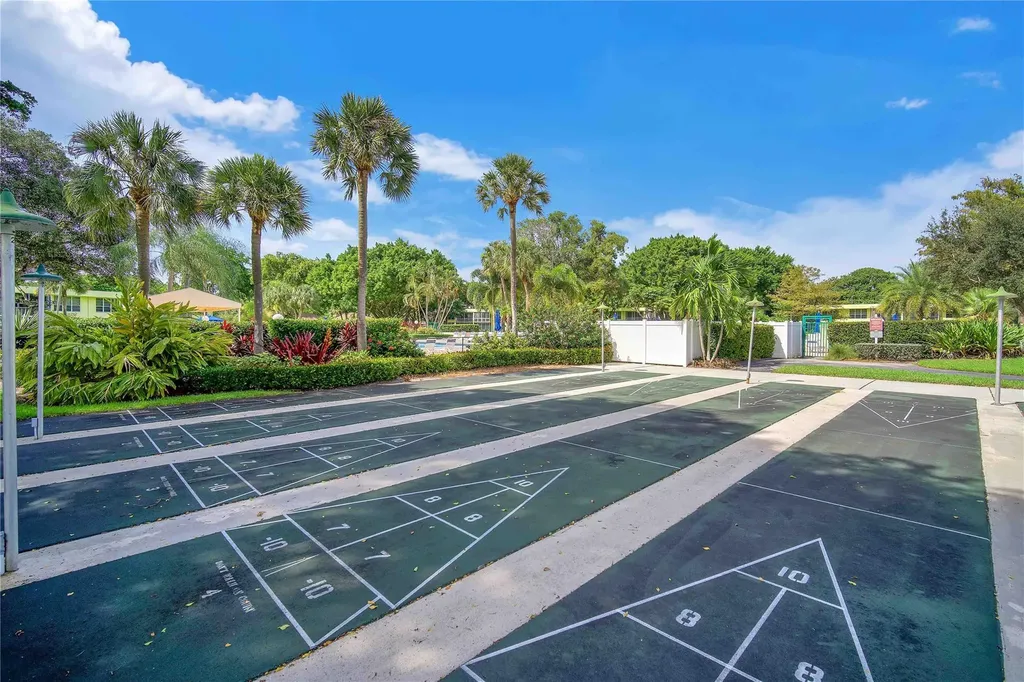 400 Oaks Lane Pompano Beach FL 33069
