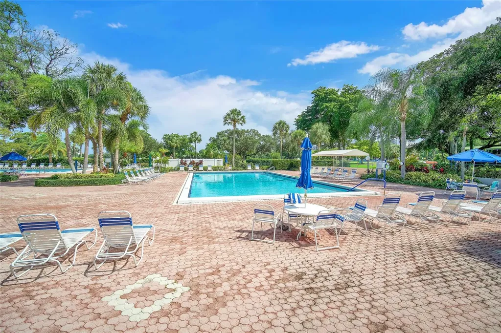 400 Oaks Lane Pompano Beach FL 33069