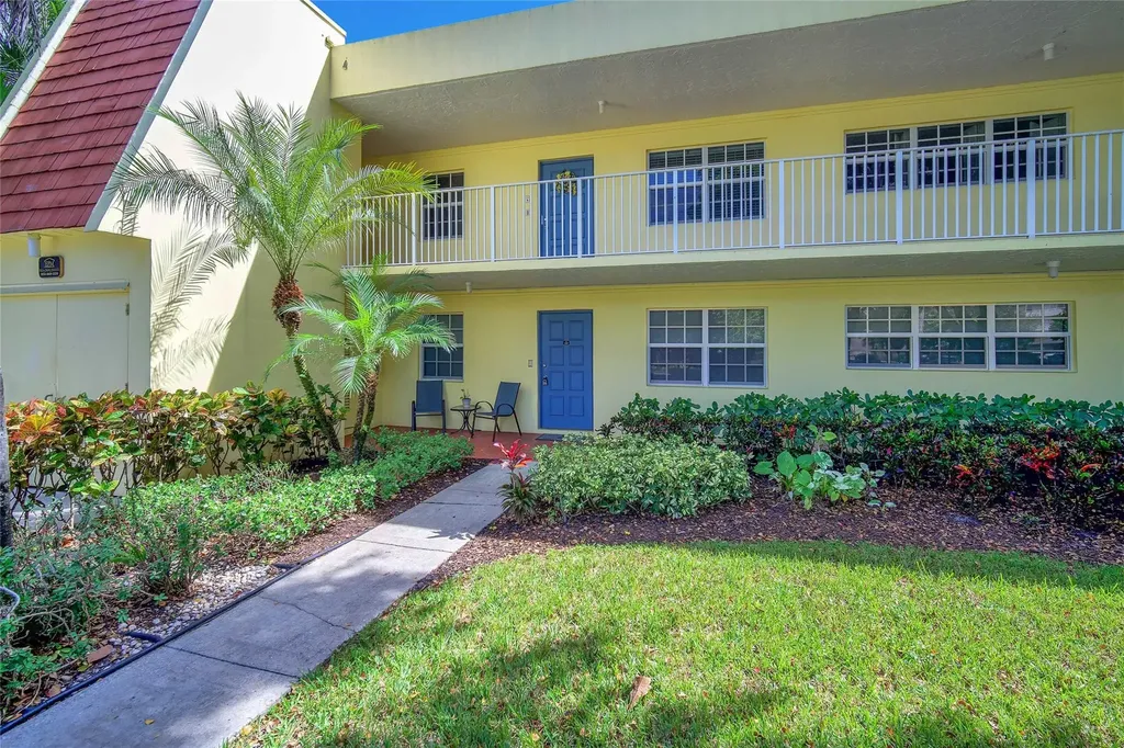 400 Oaks Lane Pompano Beach FL 33069