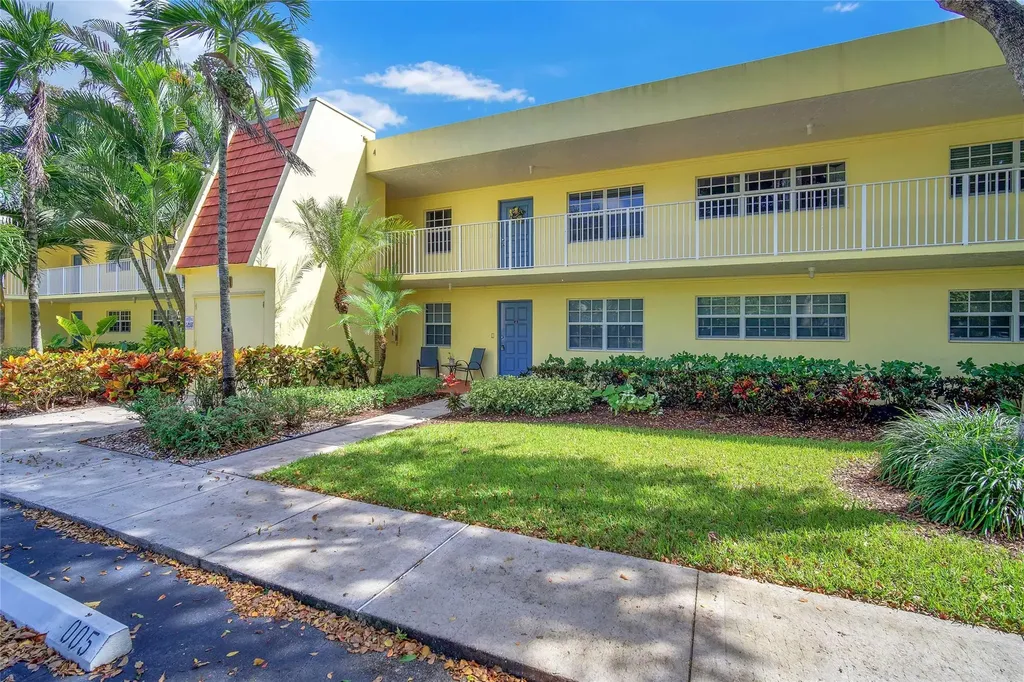 400 Oaks Lane Pompano Beach FL 33069