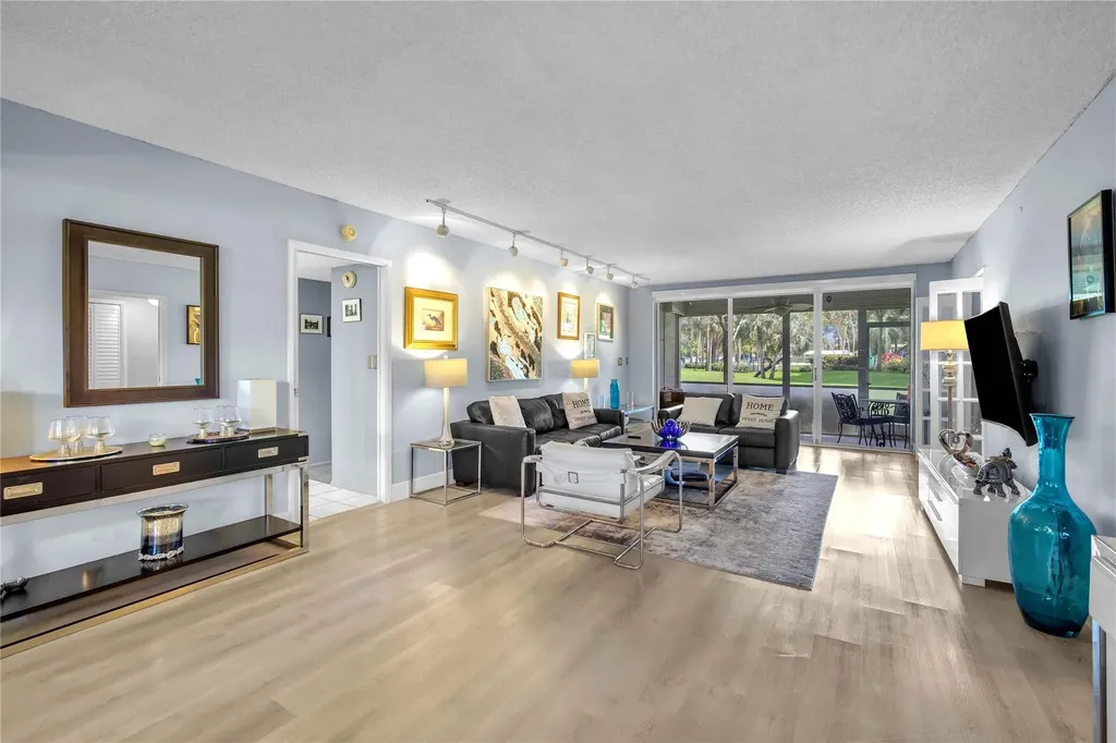 400 Oaks Lane Pompano Beach FL 33069