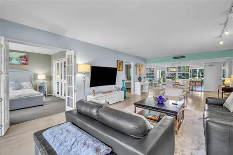 400 Oaks Lane Pompano Beach FL 33069