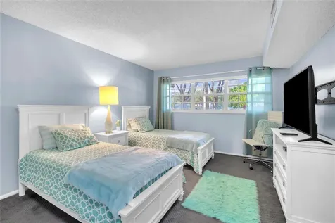 400 Oaks Lane Pompano Beach FL 33069