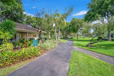 400 Oaks Lane Pompano Beach FL 33069