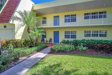 400 Oaks Lane Pompano Beach FL 33069