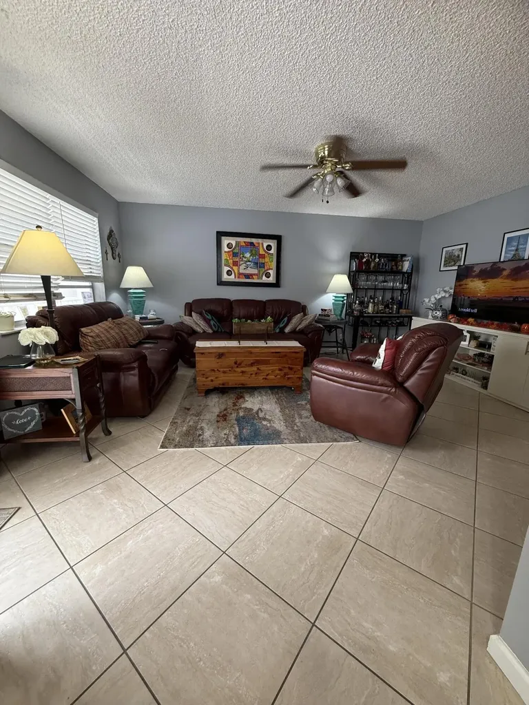 462 Normandy J Delray Beach FL 33484