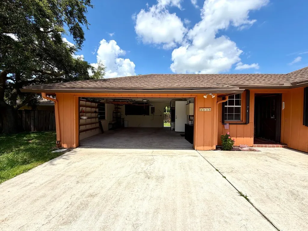 1235 Rowayton Circle Wellington FL 33414