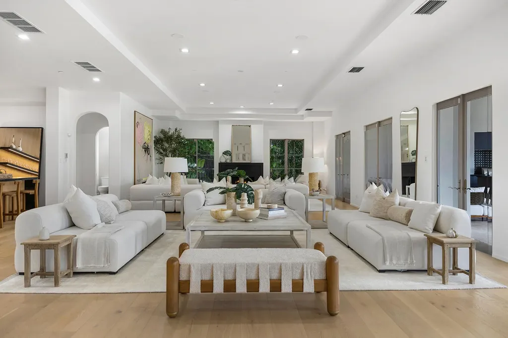 1207 Spanish River Road Boca Raton FL 33432