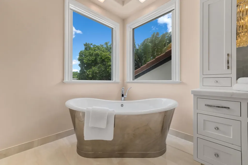 1207 Spanish River Road Boca Raton FL 33432
