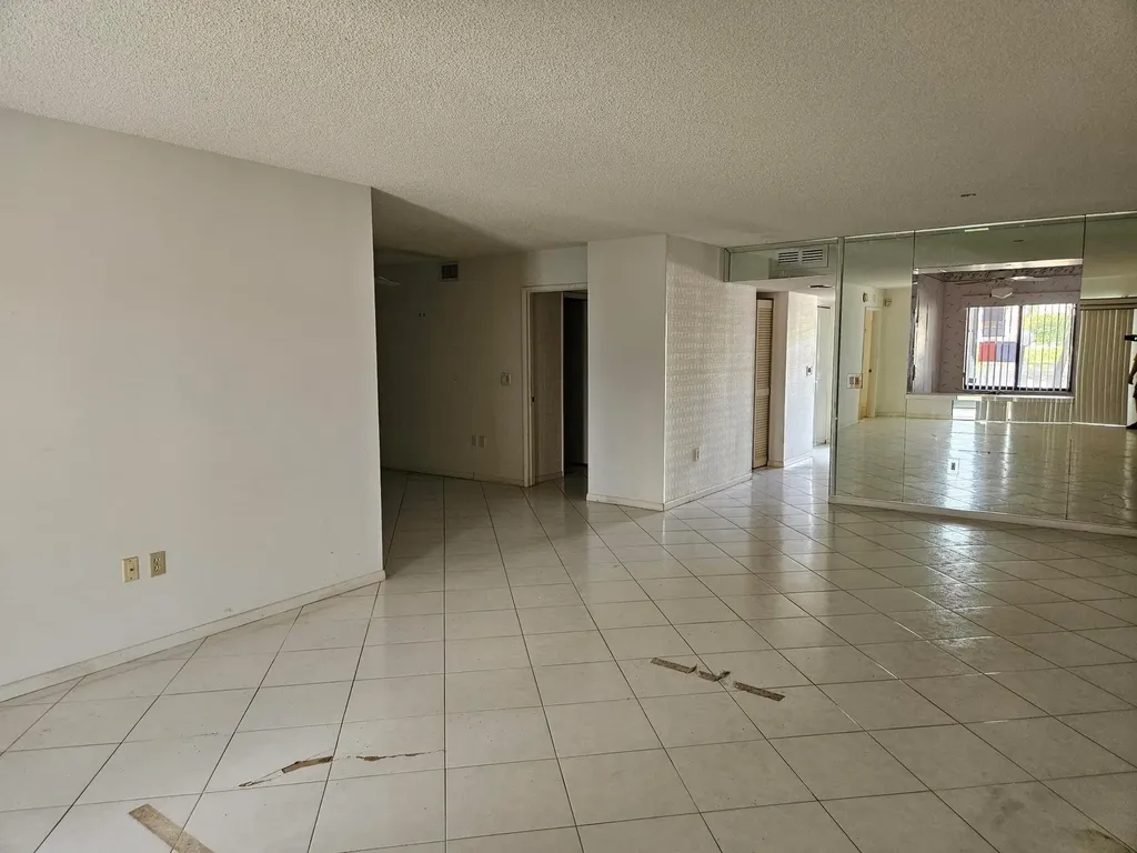 6065 Pointe Regal Circle Delray Beach FL 33484
