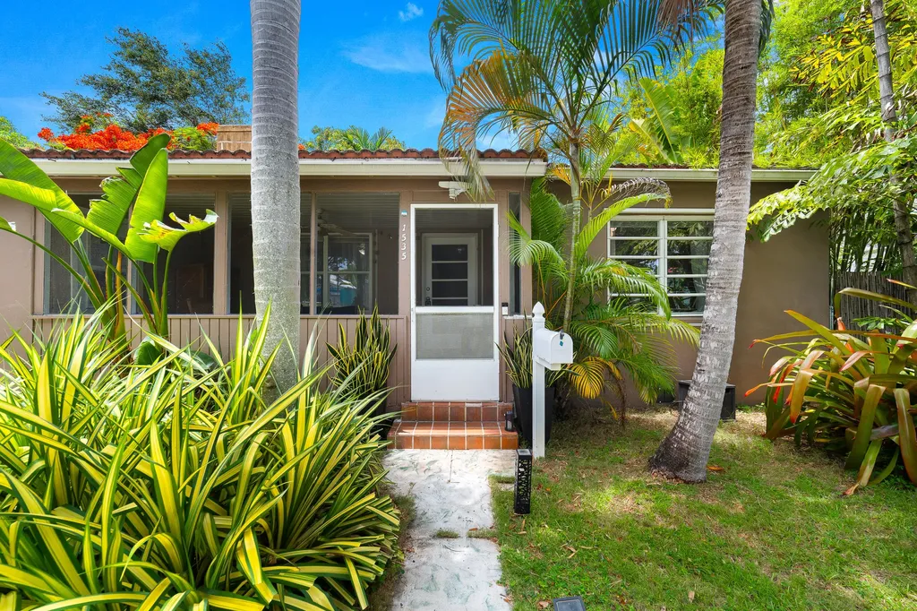 1535 Dewey Street Hollywood FL 33020