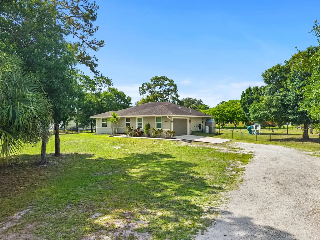 13398 N 57th Place Place N The Acreage FL 33411