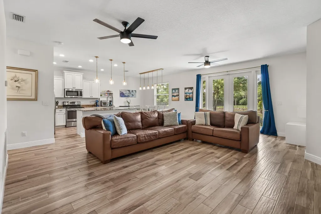 13398 N 57th Place Place N The Acreage FL 33411