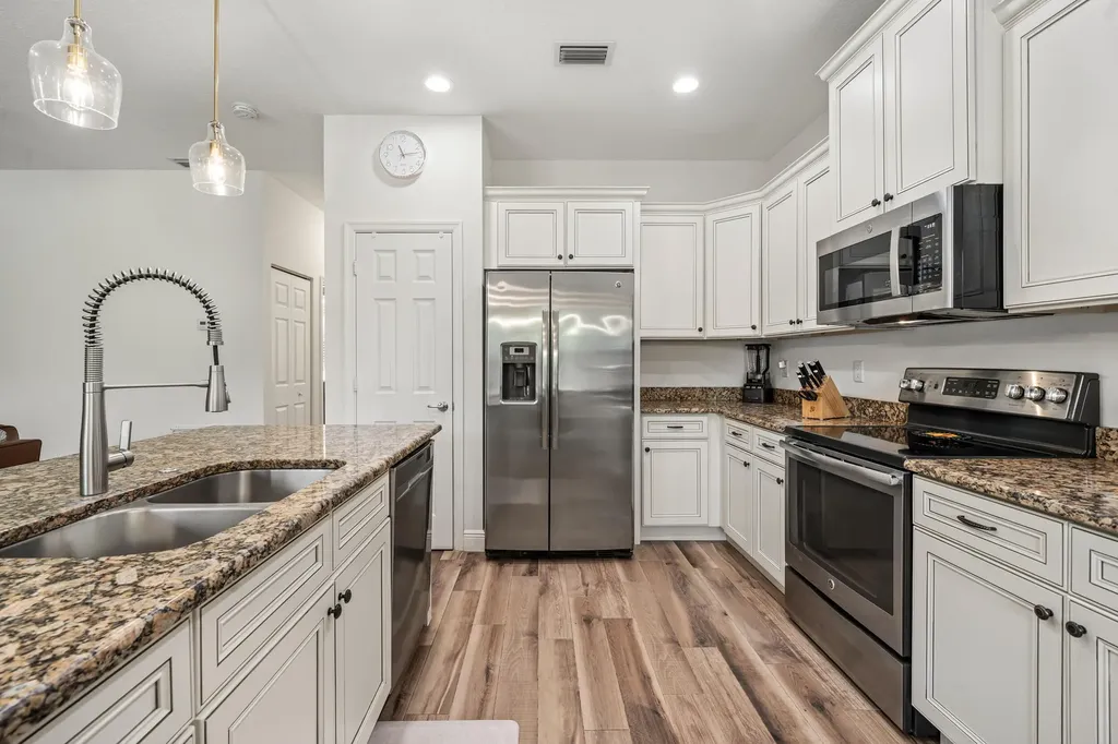 13398 N 57th Place Place N The Acreage FL 33411