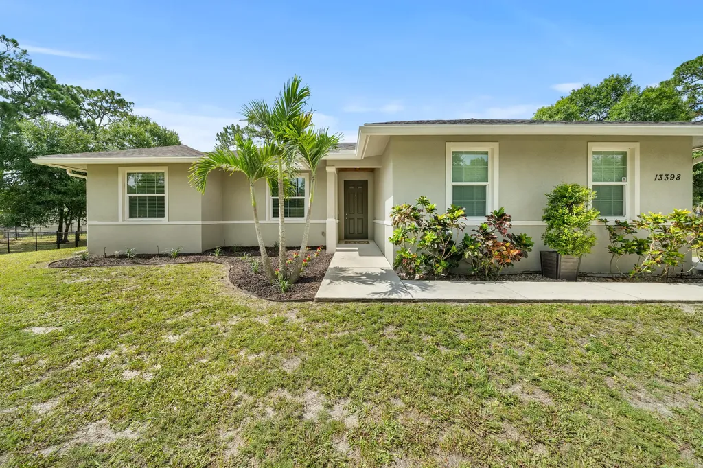 13398 N 57th Place Place N The Acreage FL 33411