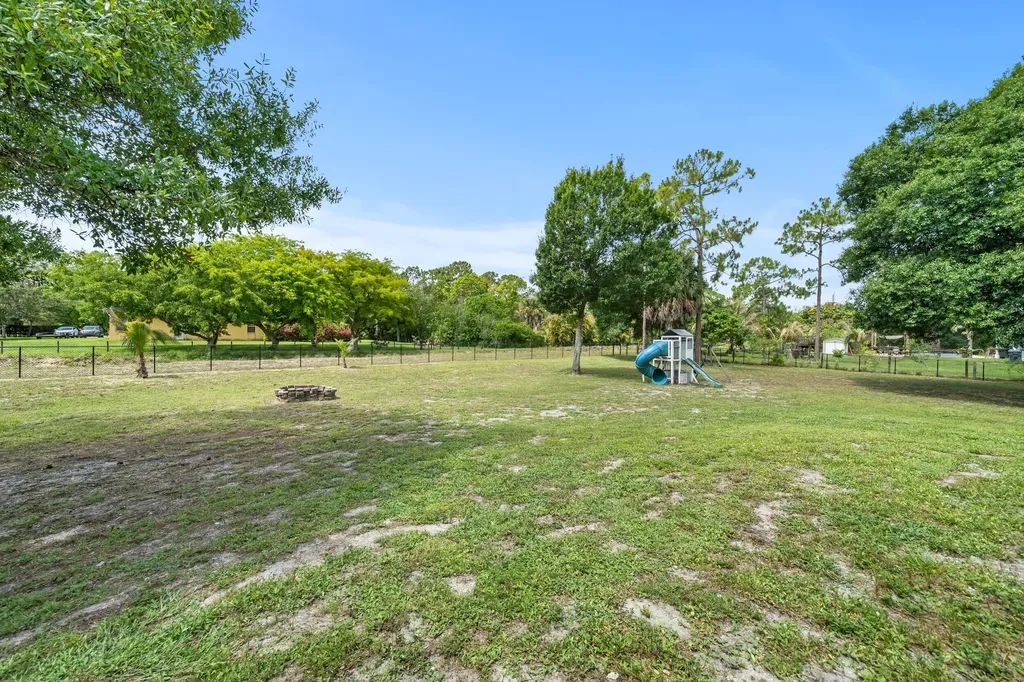 13398 N 57th Place Place N The Acreage FL 33411
