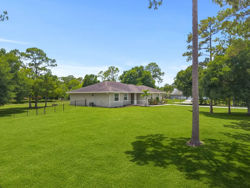 13398 N 57th Place Place N The Acreage FL 33411