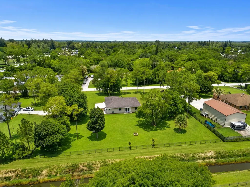 13398 N 57th Place Place N The Acreage FL 33411