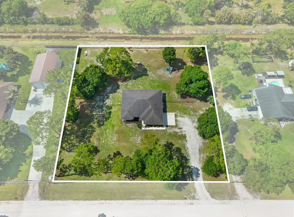13398 N 57th Place Place N The Acreage FL 33411
