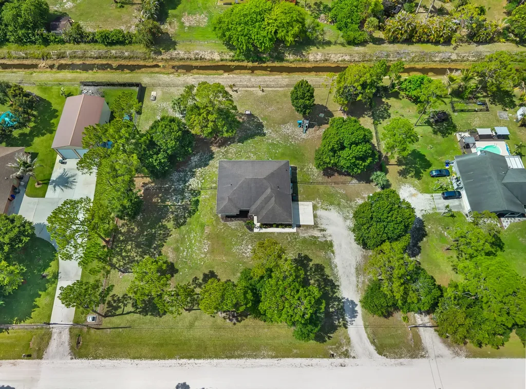 13398 N 57th Place Place N The Acreage FL 33411