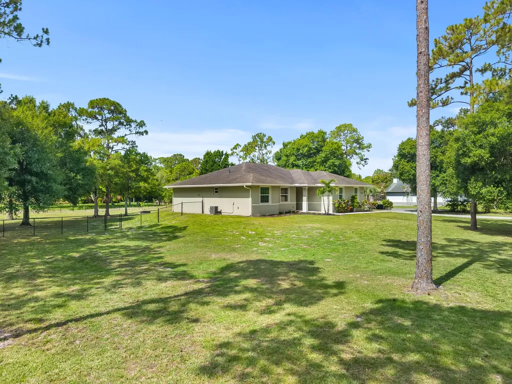 13398 N 57th Place Place N The Acreage FL 33411